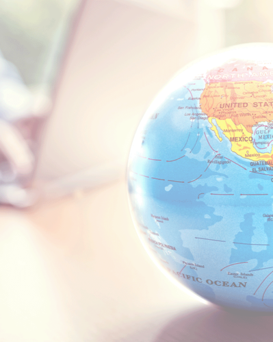 illustration of a globe that suggests the theme of the text how to expand in the international market